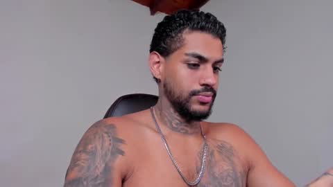 Luigi Vitale online show from December 18, 3:12 am