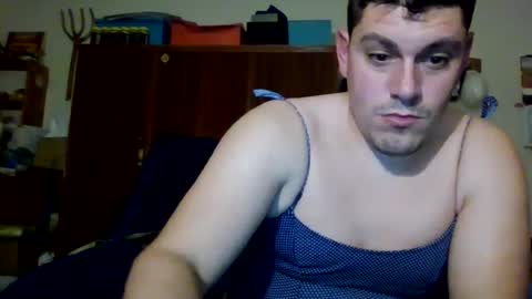 Snapshot of luis2423 chatting on January 13, 1:34 am A slave to the mistress.. un esclavo para las amas dominantes. online show from January 13, 1:34 am