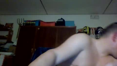 Snapshot of luis2423 chatting on February 17, 10:58 pm A slave to the mistress.. un esclavo para las amas dominantes. online show from February 17, 10:58 pm