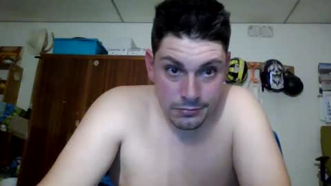 Snapshot of luis2423 chatting on October 29, 11:50 pm A slave to the mistress.. un esclavo para las amas dominantes. online show from October 29, 11:50 pm