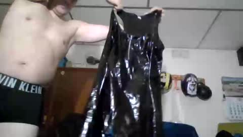 Snapshot of luis2423 chatting on November 26, 11:28 pm A slave to the mistress.. un esclavo para las amas dominantes. online show from November 26, 11:28 pm