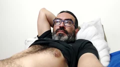 Snapshot of luis2988z chatting on May 7, 1:44 am Hairyman online show from May 7, 1:44 am