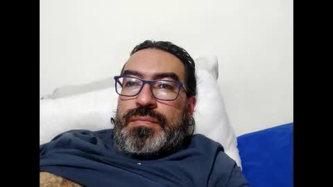 Snapshot of luis2988z chatting on May 14, 1:23 am Hairyman online show from May 14, 1:23 am