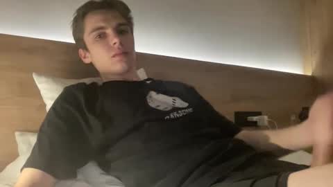 Snapshot of luis_7777 chatting on November 15, 4:43 am Luis online show from November 15, 4:43 am