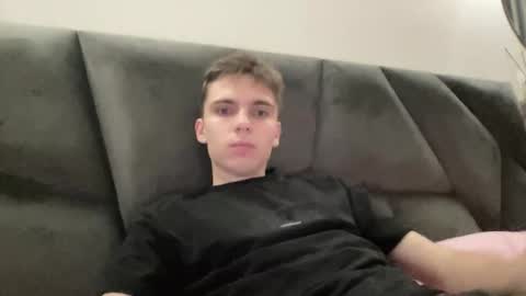 Snapshot of luis_7777 chatting on December 2, 9:54 pm Luis online show from December 2, 9:54 pm