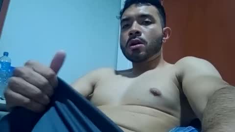 Snapshot of luis_hunk chatting on February 3, 7:13 am Andrew online show from February 3, 7:13 am