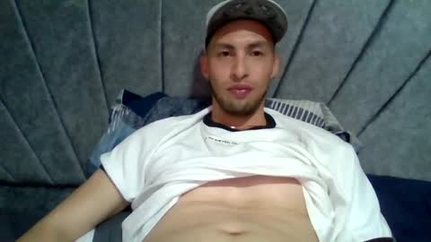 Snapshot of luis_vergon__ chatting on August 1, 4:12 am luis_vergon__ online show from August 1, 4:12 am