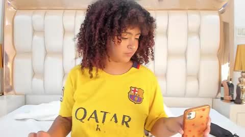 Snapshot of luisa_cameron chatting on January 12, 12:01 pm online show from January 12, 12:01 pm