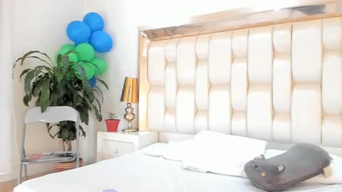 Snapshot of luisa_cameron chatting on January 14, 12:24 pm online show from January 14, 12:24 pm