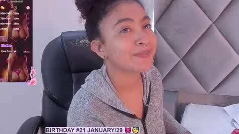 Snapshot of luisa_cameron chatting on January 25, 12:27 am online show from January 25, 12:27 am