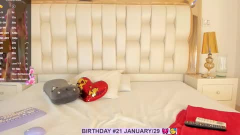 Snapshot of luisa_cameron chatting on January 27, 12:16 pm online show from January 27, 12:16 pm