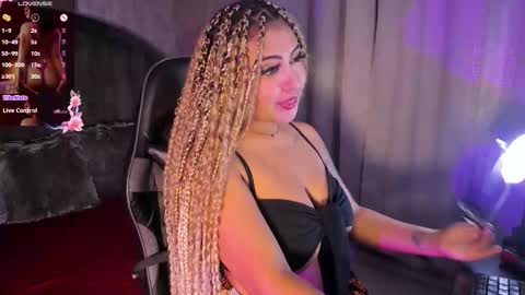 Snapshot of luisa_cameron chatting on March 2, 11:22 pm online show from March 2, 11:22 pm