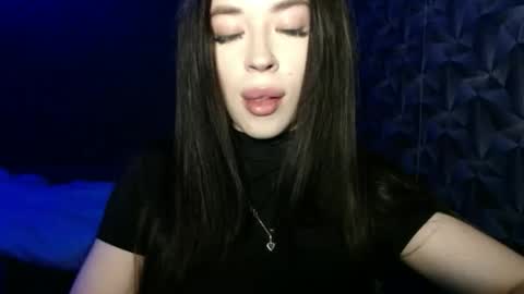 luisa lovedom online show from March 27, 6:40 pm