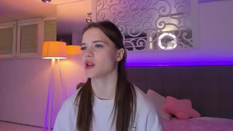 LuisaClover online show from March 1, 8:00 pm