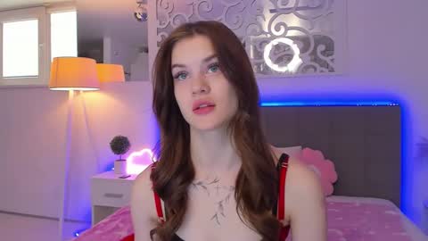 LuisaClover online show from April 3, 12:25 pm