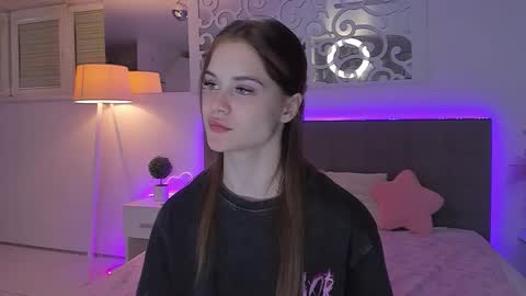 LuisaClover online show from April 24, 6:54 pm