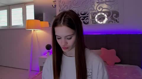 Snapshot of luisaclover chatting on May 12, 12:24 pm LuisaClover online show from May 12, 12:24 pm