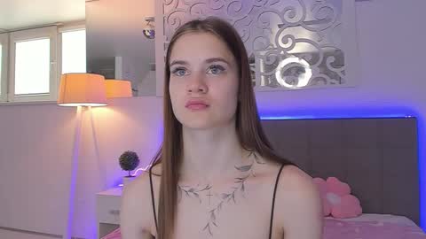 Snapshot of luisaclover chatting on May 18, 11:05 am LuisaClover online show from May 18, 11:05 am