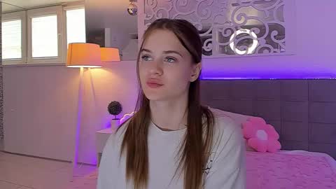 Snapshot of luisaclover chatting on May 30, 12:24 pm LuisaClover online show from May 30, 12:24 pm