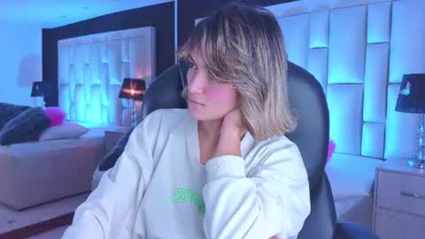 Snapshot of luisajonnes_ chatting on July 28, 2:13 pm Luisa online show from July 28, 2:13 pm