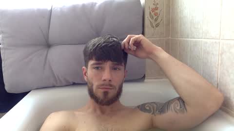 Snapshot of luisbadx chatting on April 16, 1:45 pm Luis Badx online show from April 16, 1:45 pm