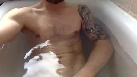 Snapshot of luisbadx chatting on April 24, 12:29 pm Luis Badx online show from April 24, 12:29 pm