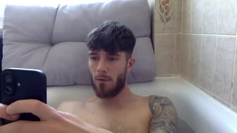 Snapshot of luisbadx chatting on May 1, 12:10 pm Luis Badx online show from May 1, 12:10 pm