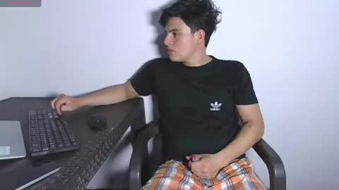 Snapshot of luisk200 chatting on March 19, 3:05 pm Luis S Kennedy online show from March 19, 3:05 pm