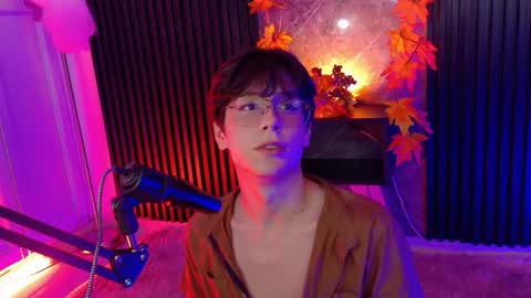 Snapshot of luixdust1 chatting on October 2, 4:30 am luixdust1 online show from October 2, 4:30 am