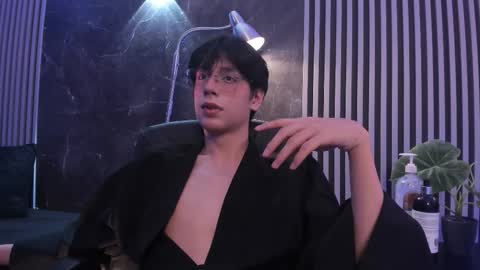 Snapshot of luixdust1 chatting on October 11, 7:29 am luixdust1 online show from October 11, 7:29 am