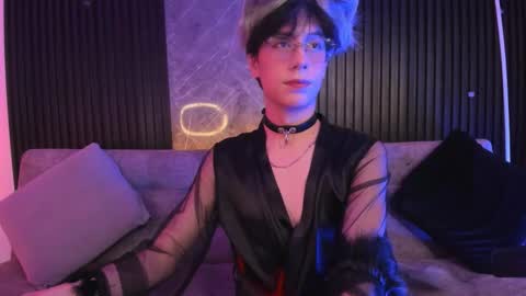 Snapshot of luixdust1 chatting on October 30, 7:54 am luixdust1 online show from October 30, 7:54 am