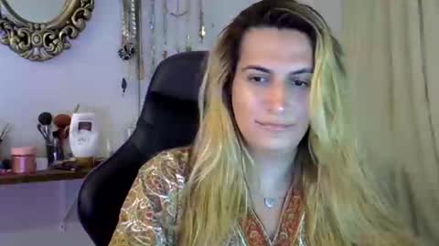 Snapshot of luizacandy chatting on December 1, 10:21 pm luizacandy online show from December 1, 10:21 pm