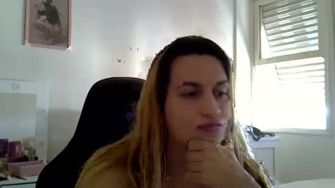 Snapshot of luizacandy chatting on May 6, 6:57 pm luizacandy online show from May 6, 6:57 pm