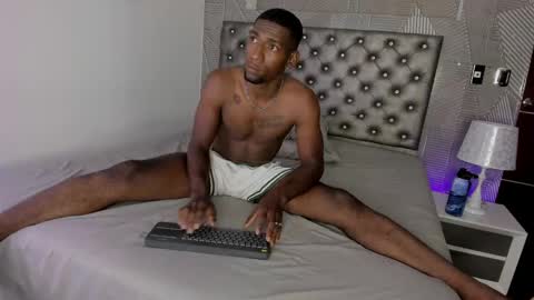 Snapshot of lujourpair chatting on April 27, 1:42 pm Lujourpair online show from April 27, 1:42 pm