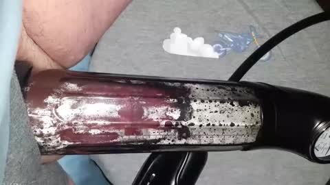 Snapshot of lukasaq chatting on December 15, 12:04 am lukasaq online show from December 15, 12:04 am