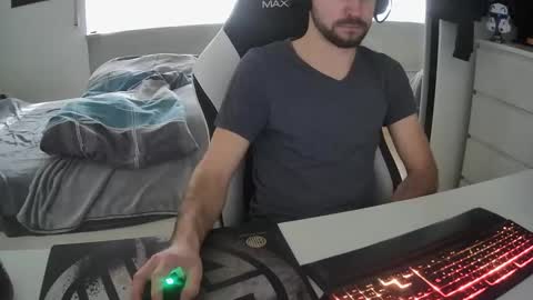 lukasschoetz online show from February 7, 12:50 pm