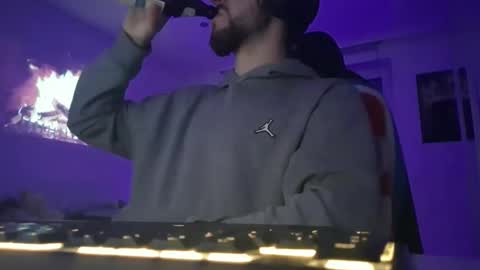 lukasschoetz online show from November 23, 4:29 pm