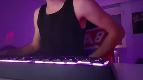 lukasschoetz online show from January 13, 4:23 pm