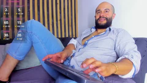 Snapshot of luke__09 chatting on December 19, 12:56 pm LUKE online show from December 19, 12:56 pm