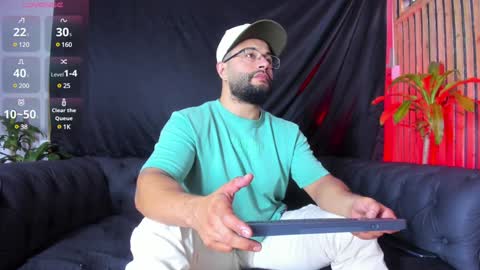 Snapshot of luke__09 chatting on January 4, 12:49 pm LUKE online show from January 4, 12:49 pm