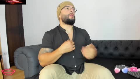 Snapshot of luke__09 chatting on January 9, 12:41 pm LUKE online show from January 9, 12:41 pm