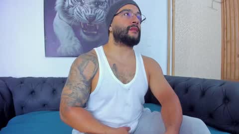 Snapshot of luke__09 chatting on February 28, 11:47 am LUKE online show from February 28, 11:47 am