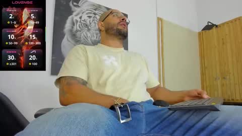 Snapshot of luke__09 chatting on September 20, 11:33 am LUKE online show from September 20, 11:33 am