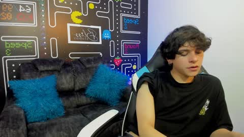 Snapshot of luke_howland chatting on December 2, 8:22 pm Luke online show from December 2, 8:22 pm