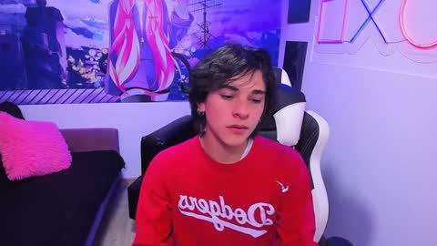 Snapshot of luke_howland chatting on January 30, 9:04 pm Luke online show from January 30, 9:04 pm