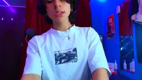 Snapshot of luke_howland chatting on February 28, 9:23 pm Luke online show from February 28, 9:23 pm