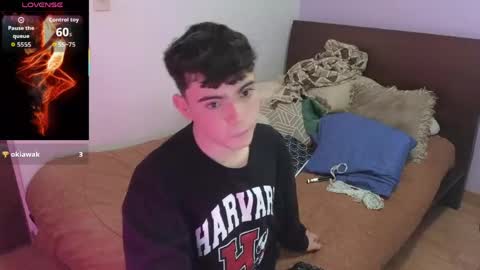 Snapshot of lukeboyce chatting on May 19, 1:56 am lukeboyce online show from May 19, 1:56 am