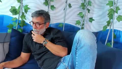 Snapshot of lukecrews chatting on March 1, 7:26 pm Luke Crews online show from March 1, 7:26 pm