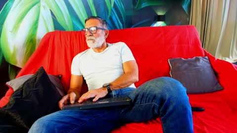 Snapshot of lukecrews chatting on September 21, 7:48 pm Luke Crews online show from September 21, 7:48 pm