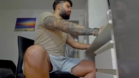 Snapshot of lukedenver chatting on November 1, 10:06 am Luke online show from November 1, 10:06 am